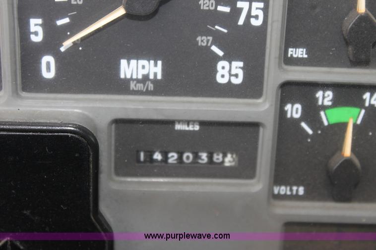 image for item A7161 1999 International 4900 tandem axle dump truck