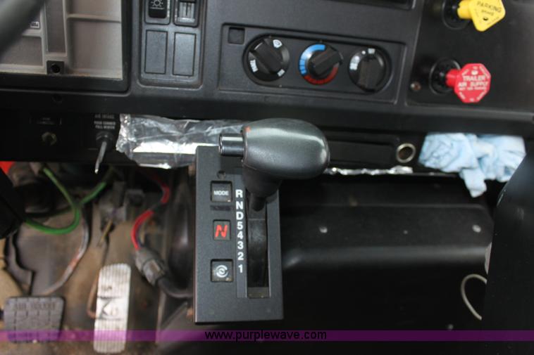 image for item A7161 1999 International 4900 tandem axle dump truck