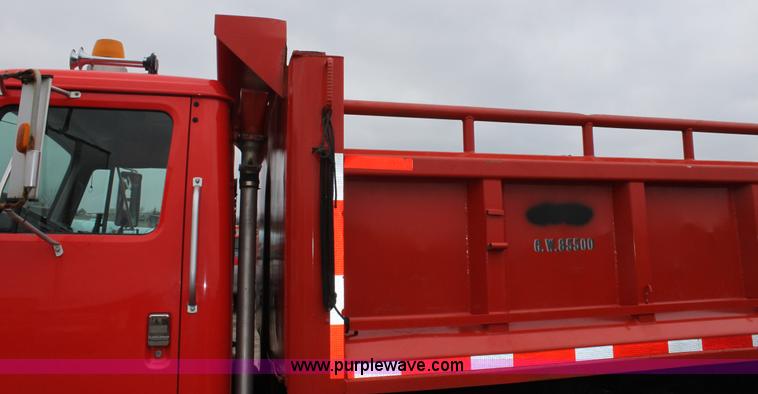 image for item A7161 1999 International 4900 tandem axle dump truck
