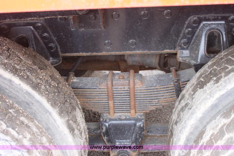 image for item A7161 1999 International 4900 tandem axle dump truck