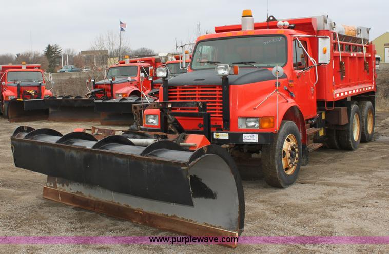 image for item A7162 1999 International 4900 tandem axle dump truck