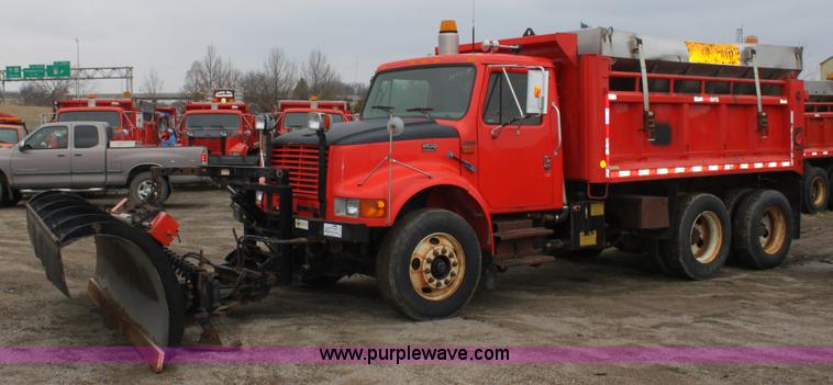 image for item A7162 1999 International 4900 tandem axle dump truck
