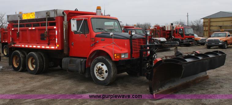 image for item A7162 1999 International 4900 tandem axle dump truck