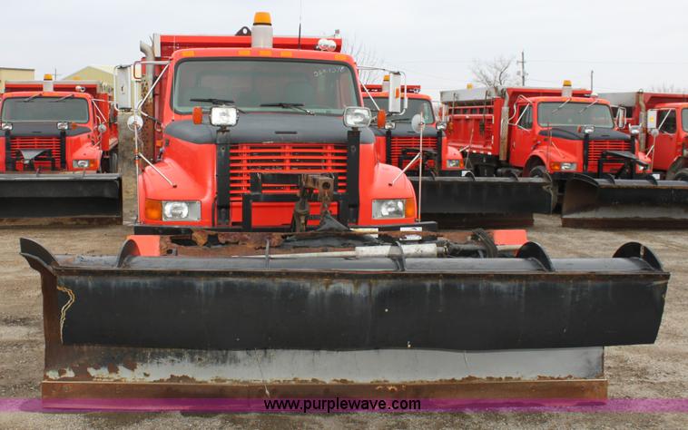 image for item A7162 1999 International 4900 tandem axle dump truck