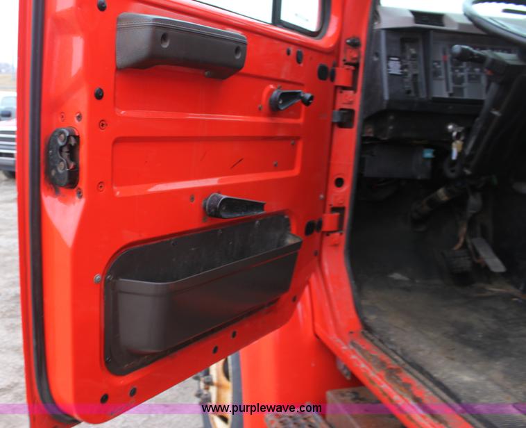 image for item A7162 1999 International 4900 tandem axle dump truck