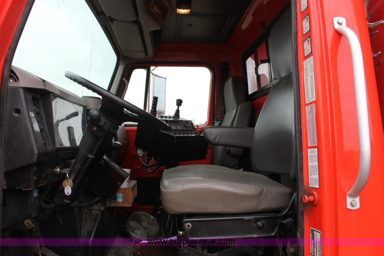 image for item A7162 1999 International 4900 tandem axle dump truck