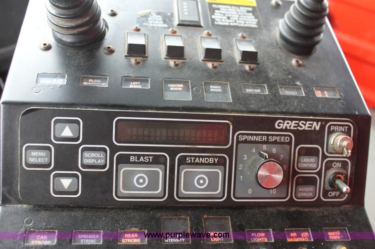 image for item A7162 1999 International 4900 tandem axle dump truck