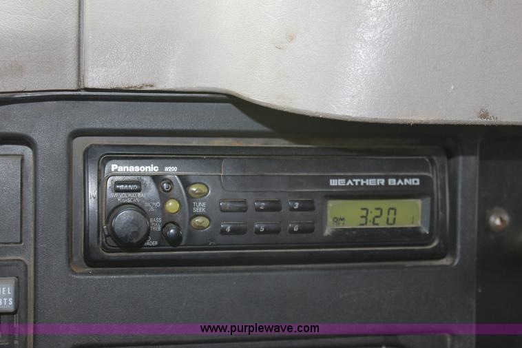 image for item A7162 1999 International 4900 tandem axle dump truck