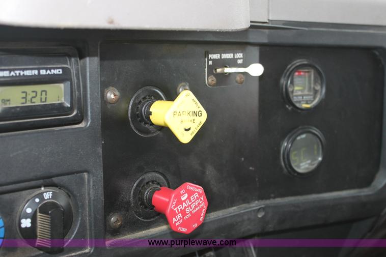 image for item A7162 1999 International 4900 tandem axle dump truck