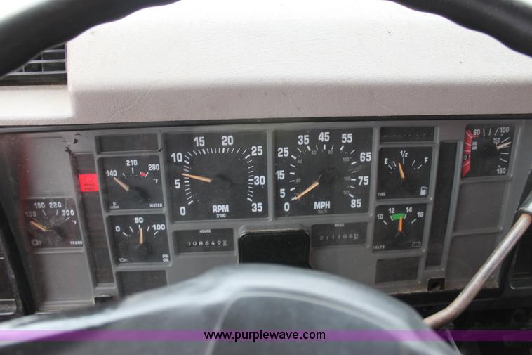 image for item A7162 1999 International 4900 tandem axle dump truck