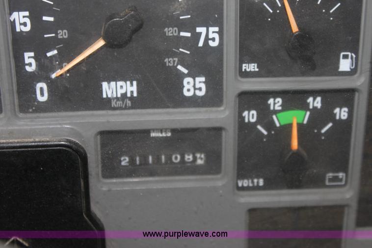 image for item A7162 1999 International 4900 tandem axle dump truck