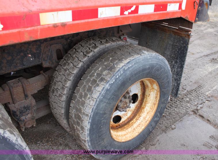 image for item A7162 1999 International 4900 tandem axle dump truck