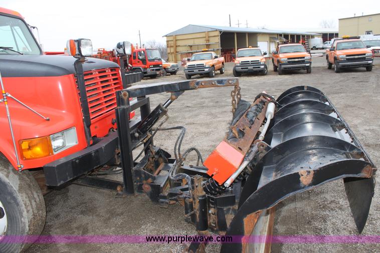 image for item A7162 1999 International 4900 tandem axle dump truck