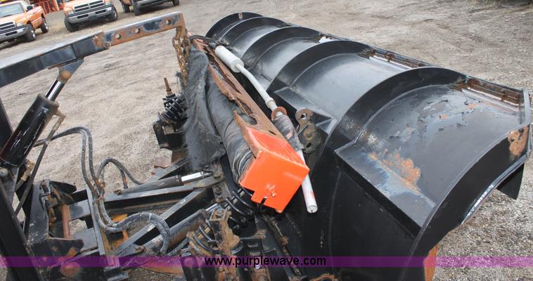 image for item A7162 1999 International 4900 tandem axle dump truck