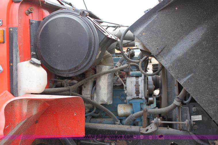 image for item A7162 1999 International 4900 tandem axle dump truck