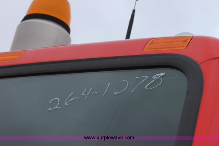 image for item A7162 1999 International 4900 tandem axle dump truck