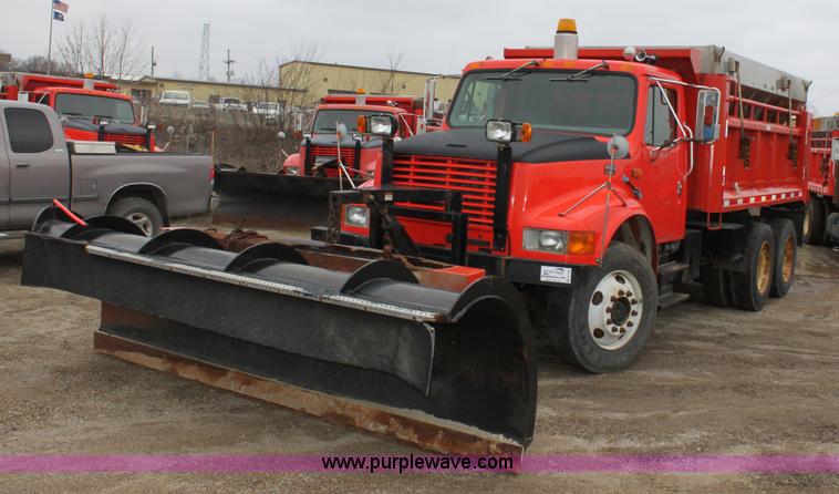 image for item A7163 1999 International 4900 tandem axle dump truck