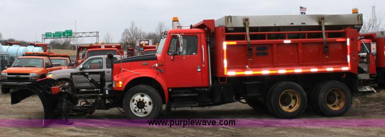 image for item A7163 1999 International 4900 tandem axle dump truck