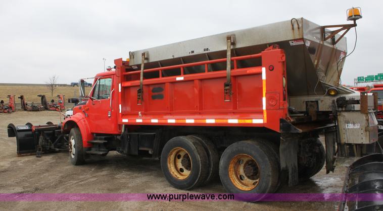 image for item A7163 1999 International 4900 tandem axle dump truck