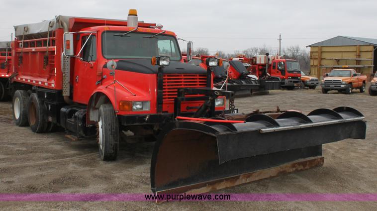 image for item A7163 1999 International 4900 tandem axle dump truck
