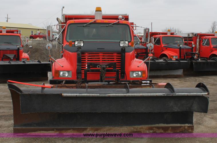 image for item A7163 1999 International 4900 tandem axle dump truck