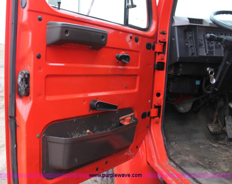 image for item A7163 1999 International 4900 tandem axle dump truck