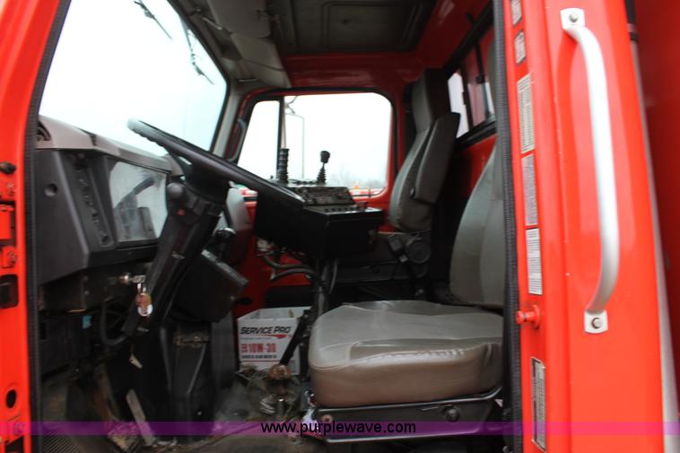 image for item A7163 1999 International 4900 tandem axle dump truck