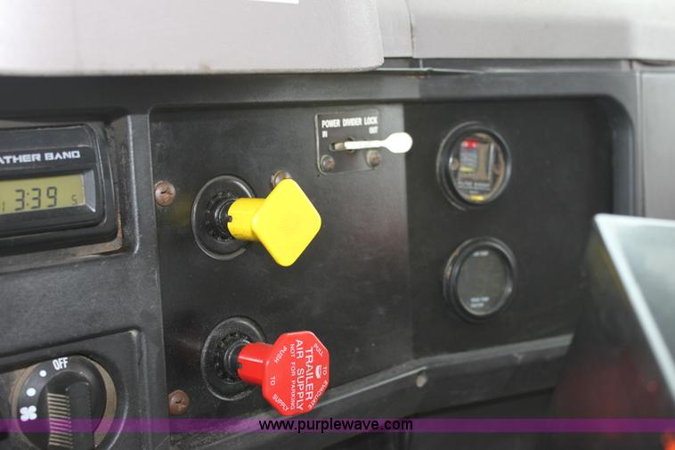 image for item A7163 1999 International 4900 tandem axle dump truck