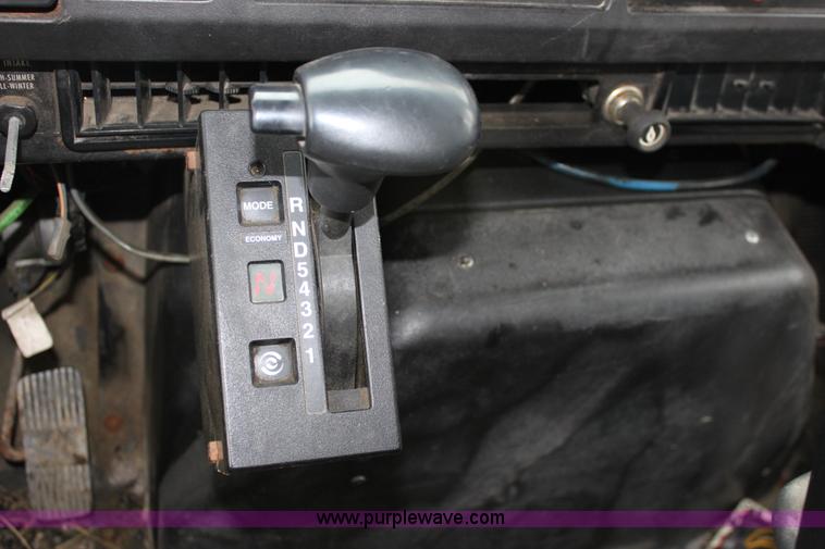 image for item A7163 1999 International 4900 tandem axle dump truck