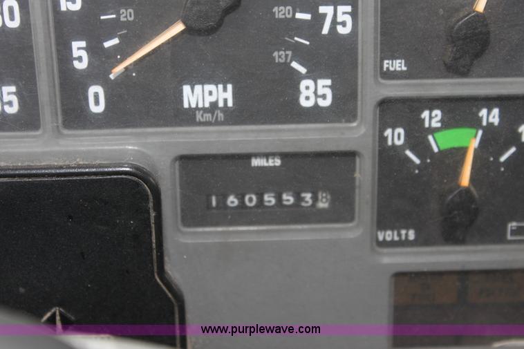 image for item A7163 1999 International 4900 tandem axle dump truck