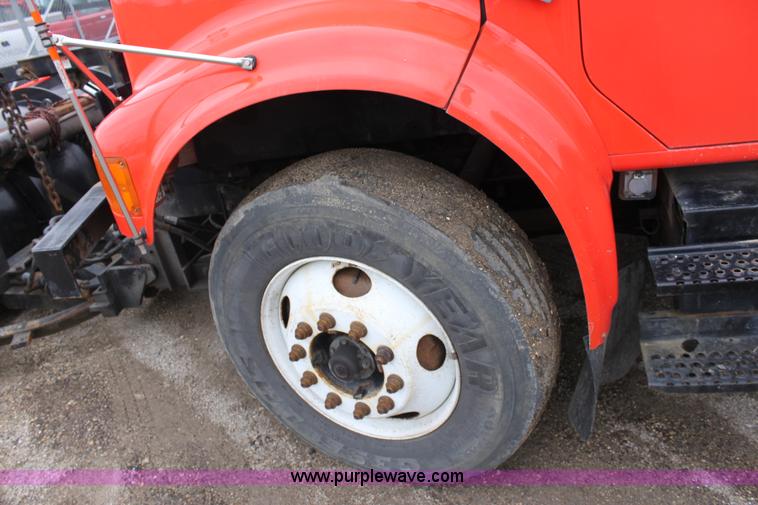 image for item A7163 1999 International 4900 tandem axle dump truck