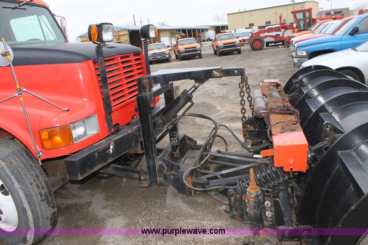 image for item A7163 1999 International 4900 tandem axle dump truck