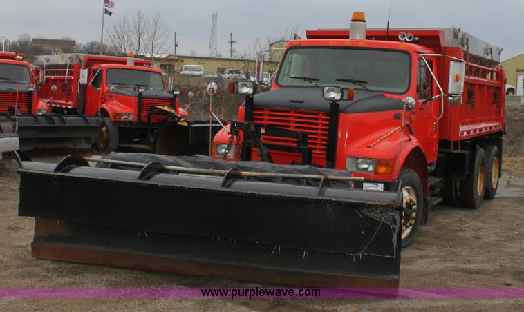 image for item A7164 1999 International 4900 tandem axle dump truck