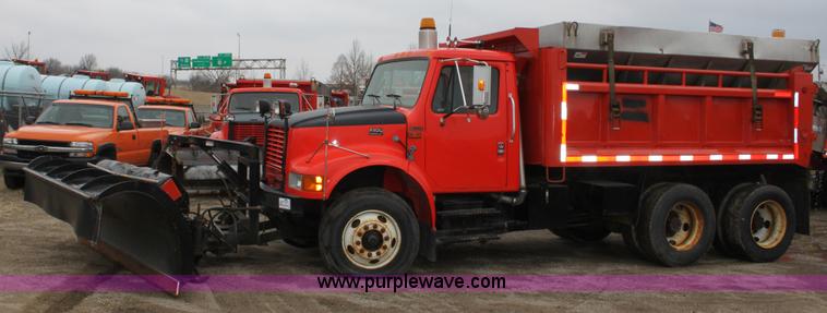 image for item A7164 1999 International 4900 tandem axle dump truck
