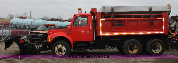 image for item A7164 1999 International 4900 tandem axle dump truck