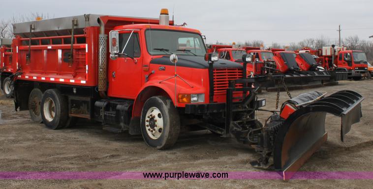 image for item A7164 1999 International 4900 tandem axle dump truck