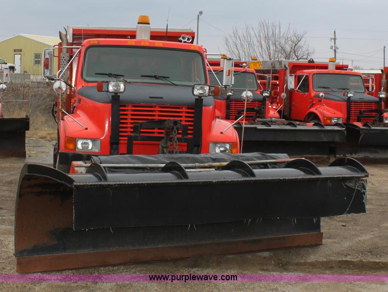 image for item A7164 1999 International 4900 tandem axle dump truck