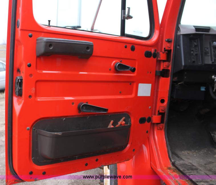 image for item A7164 1999 International 4900 tandem axle dump truck