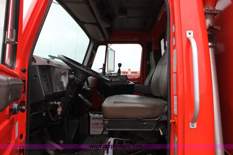 image for item A7164 1999 International 4900 tandem axle dump truck