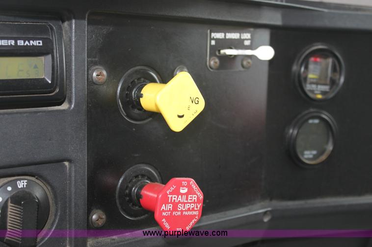 image for item A7164 1999 International 4900 tandem axle dump truck