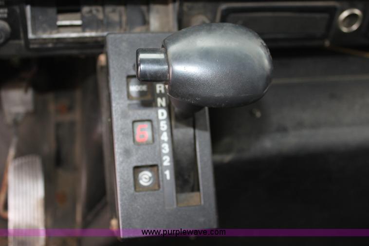 image for item A7164 1999 International 4900 tandem axle dump truck