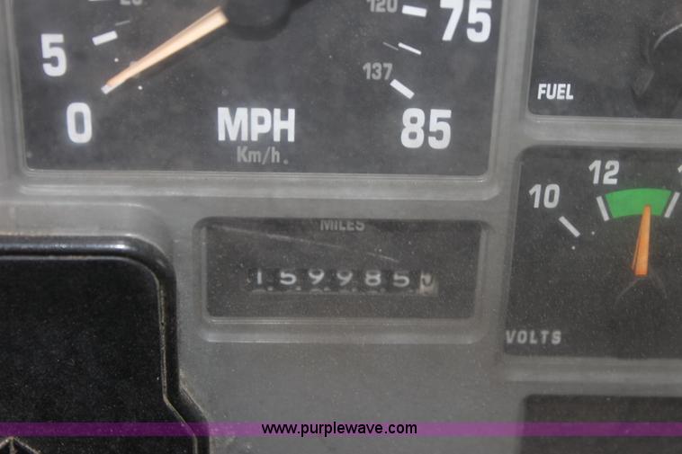 image for item A7164 1999 International 4900 tandem axle dump truck