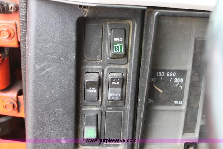 image for item A7164 1999 International 4900 tandem axle dump truck