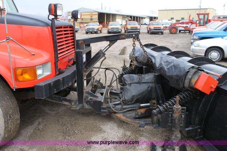 image for item A7164 1999 International 4900 tandem axle dump truck