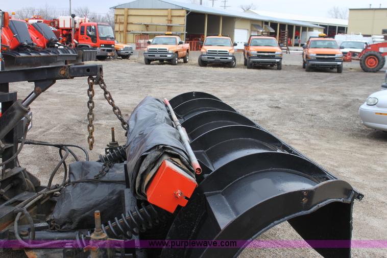 image for item A7164 1999 International 4900 tandem axle dump truck