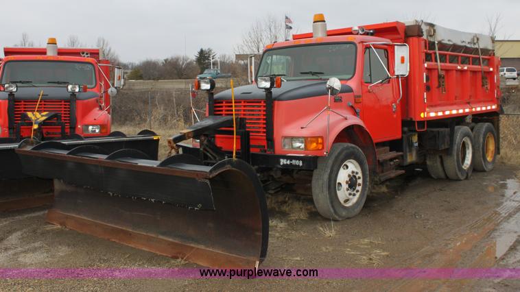 image for item A7165 1999 International 4900 tandem axle dump truck
