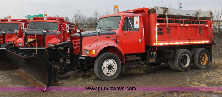 image for item A7165 1999 International 4900 tandem axle dump truck