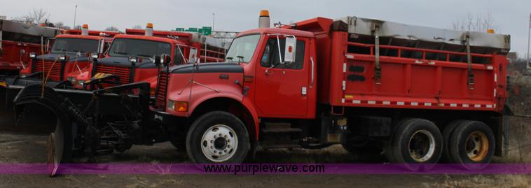 image for item A7165 1999 International 4900 tandem axle dump truck