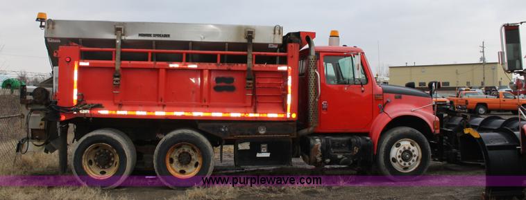 image for item A7165 1999 International 4900 tandem axle dump truck