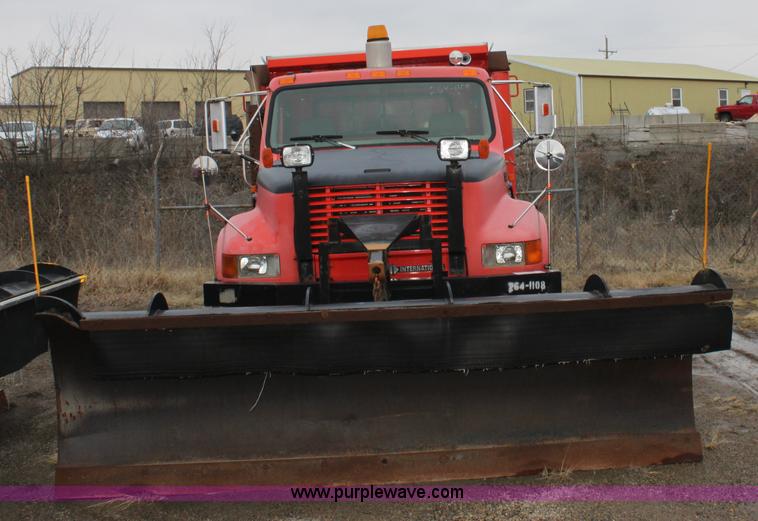 image for item A7165 1999 International 4900 tandem axle dump truck